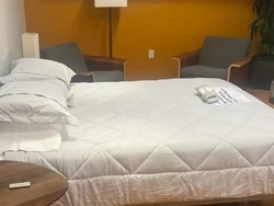 Elon Musk Bikin Kantor Twitter Jadi Tempat Tidur, Lalu Jual Perabotan