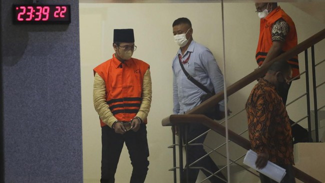 KPK menyita uang Rp1,5 miliar terkait kasus dugaan suap jual beli jabatan dan penerimaan gratifikasi Bupati Bangkalan R Abdul Latif Amin Imron.