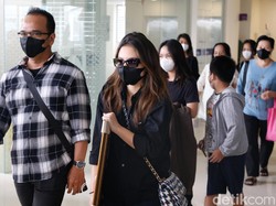 Duka Marsha Aruan Ditinggal Ayahanda