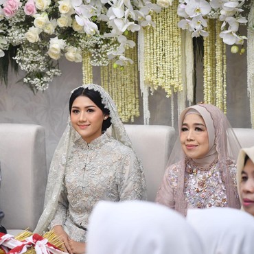 Haru & Khusyuk, 7 Momen Pengajian Erina Gudono Jelang Pernikahan