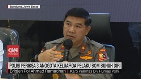 img-title VIDEO: Polisi Periksa 3 Anggota Keluarga Pelaku Bom Bunuh Diri