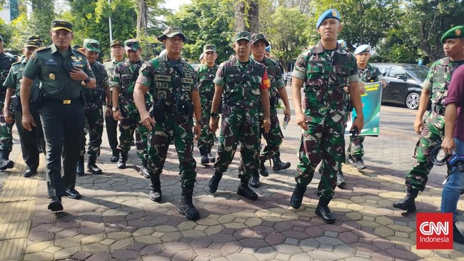 Panglima TNI Jenderal Andika Perkasa mengevaluasi pengamanan pernikahan putra Jokowi Kaesang Pangarep dengan Erina Gudono di Solo.