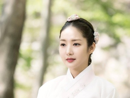 6 Artis Cantik Drakor Kerajaan yang Perankan Ratu, Park Min Young hingga Shin Hye Sun
