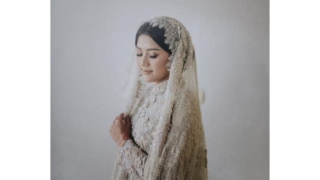 Suasana haru menyelimuti rangkaian prosesi siraman Erina Gudono yang berlangsung di kediamannya di Sleman, Jumat (9/12).