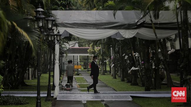 Tamu undangan pernikahan Kaesang dan Erina akan diantar jemput dengan shuttle bus. Awalnya, antar jemput akan menggunakan andong dan becak hias.