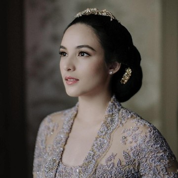 img-title Anggun Memesona, Intip Potret Chelsea Islan Saat Prosesi Siraman Jelang Pernikahan dengan Rob Clinton