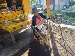 Penjual Kacang Rebus Pikul di Jembrana, Sebulan Bisa Kalahkan Gaji PNS