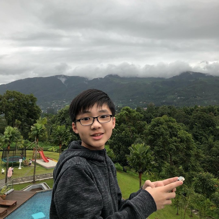 <p>Kira-kira wajah Denzel saat dewasa nanti akan lebih mirip dengan Andy Lau atau enggak ya, Bunda? (Foto: Instagram @feliciatissue)</p>
