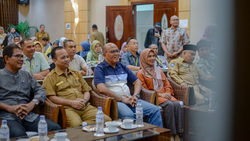 Sekali air bah datang, saat itu pula tepian berubah. Pepatah Minang itu terasa sangat relevan dengan kondisi saat ini.