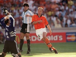 Kilas Balik Belanda Vs Argentina: Melihat Gol Cantik Dennis Bergkamp