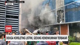 VIDEO: Diduga Korsleting Listrik, Gedung Kemenkumham Terbakar