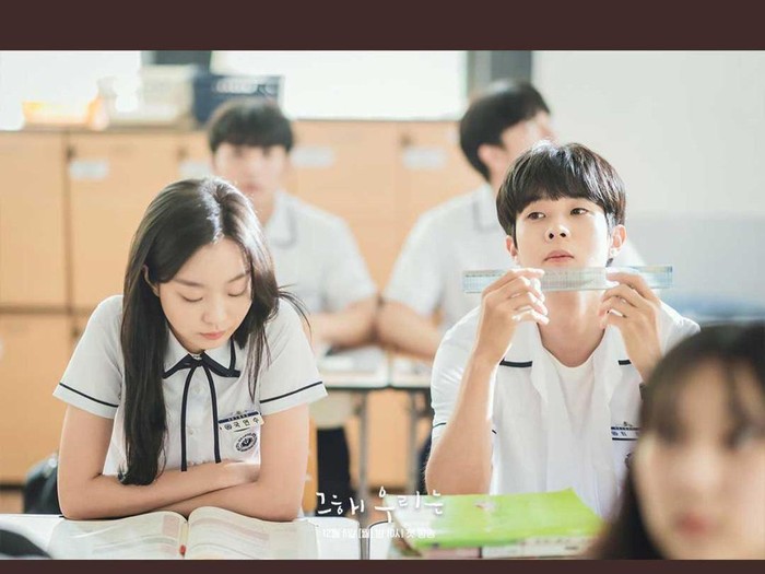 Potret stil cut dari drama Korea Our Beloved Summer.
