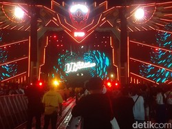 DWP 2022 Hari Pertama Diguyur Hujan, Partygoers Tetap Semangat
