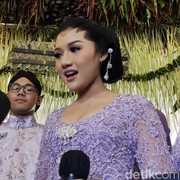 Ternyata Ada Detail Khusus dari Kebaya Erina Gudono saat Acara Midodareni