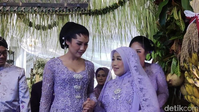 Erina Gudono usai acara midodareni di Sleman, Jumat (9/12/2022).