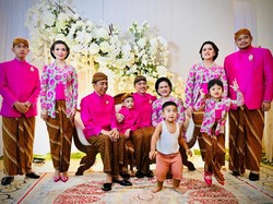 Tawa Bahagia Jokowi Sekeluarga Saat Momen Siraman Kaesang