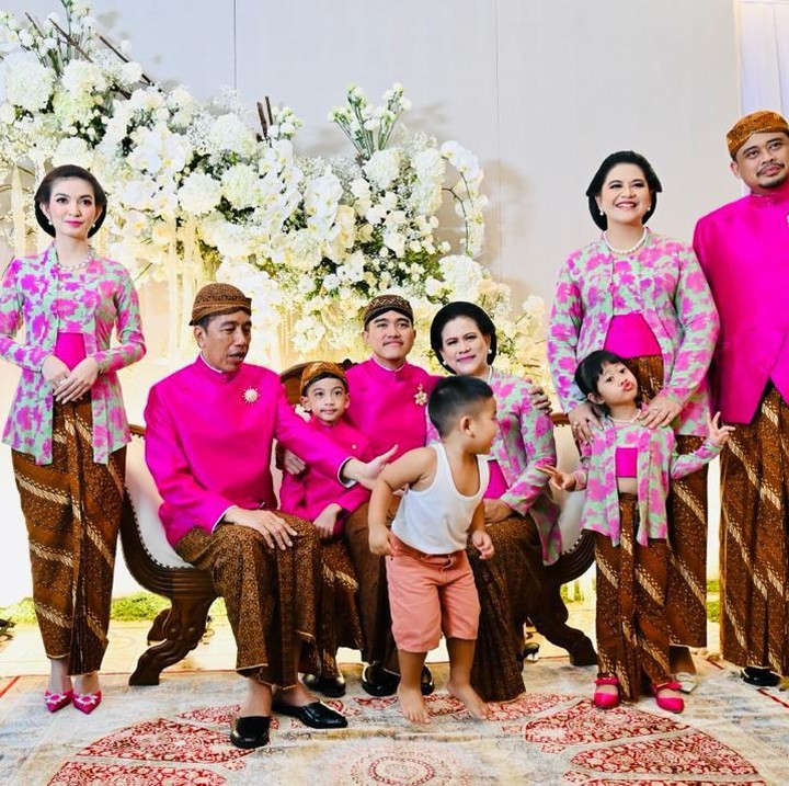<p>Bagaimana tidak, Bunda dua anak ini tampil menawan saat menghadiri seluruh rangkaian prosesi pernikahan Kaesang dan Erina. Mulai dari pengajian, midodareni, akad nikah, hingga tasyakuran. (Foto: Laily Rachev/Tim Media Pernikahan Erina-Kaesang)</p>