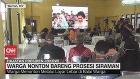 VIDEO: Warga Nonton Bareng Prosesi Siraman Erina Gudono