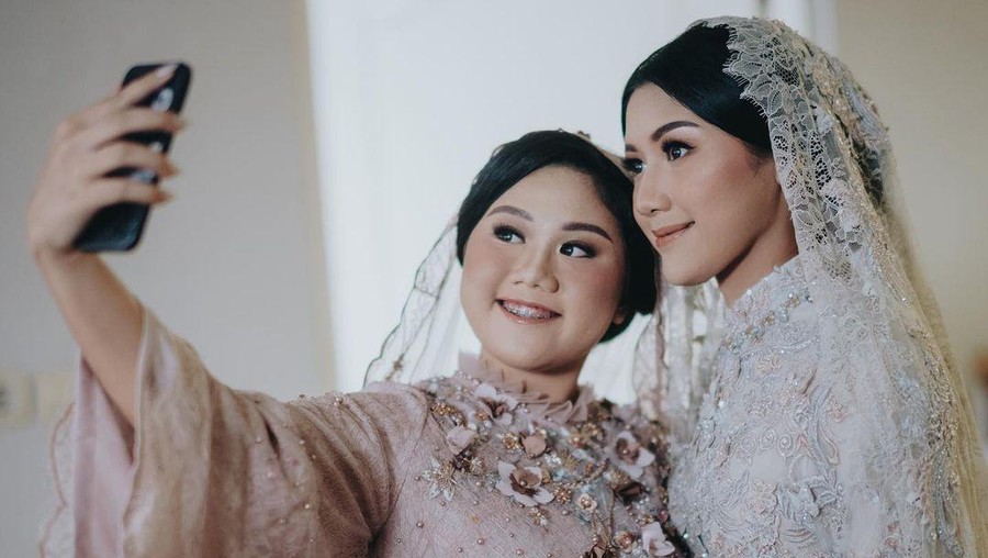 keluarga erina gudono