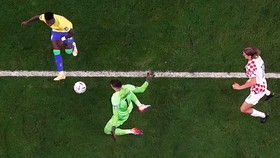 Livakovic Sakti Buat Pemain Brasil Merana, Bikin 8 Penyelamatan