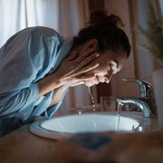 Benarkah Mencuci Muka Menggunakan Air Dingin Lebih Baik daripada Air Hangat?