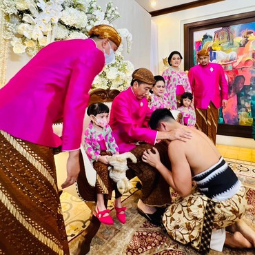 9 Momen Sungkeman & Siraman Kaesang, Jokowi-Iriana Menangis Haru