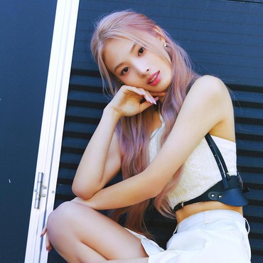 Resmi Cabut, Semua Jejak Jinni Akun SNS NMIXX Dihapus JYP