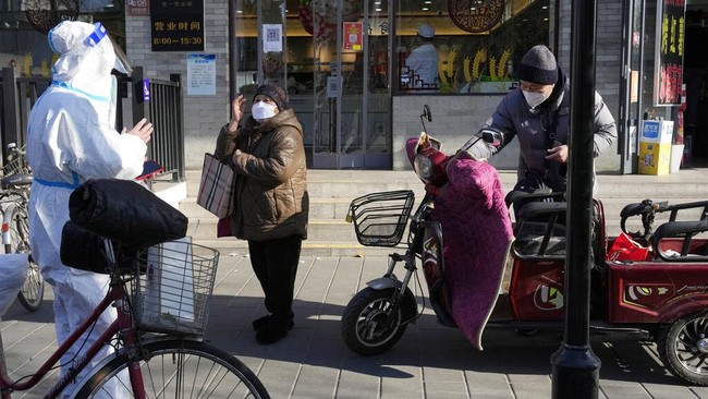 Pemerintah kota Shanghai, China, mengimbau warga agar tetap di rumah saat Natal menyusul lonjakan kasus Covid-19 yang terjadi di negara itu.