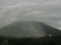 Gunung Semeru 24 Kali Meletus Dalam 6 Jam, Status Awas