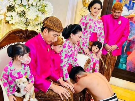 5 Momen Siraman Kaesang dan Erina, Iriana Nangis Hingga Jokowi Gendong Putranya