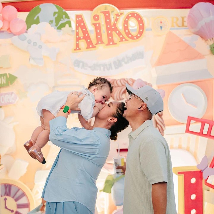 <p>Aiko anak Wendi Cagur merayakan ulang tahun dengan meriah di Kidzania nih, Bunda. Dengan tema travel, dekorasi pesta tampak cantik dengan balon warna-warni. (Foto: Instagram: @wendicagur)</p>
