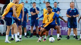 Sterling Comeback Jelang Inggris vs Prancis di 8 Besar Piala Dunia