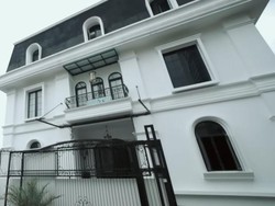 Dapat Tunjangan Rumah Rp50 Juta, Intip 8 Potret Rumah Eko Patrio Megah Seharga Rp150 M