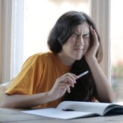 Hati-hati, 5 Kebiasaan Orang Cerdas Ini Justru Bisa 'Merusak' Diri Sendiri, Cek Mana yang Sering Kamu Lakukan!