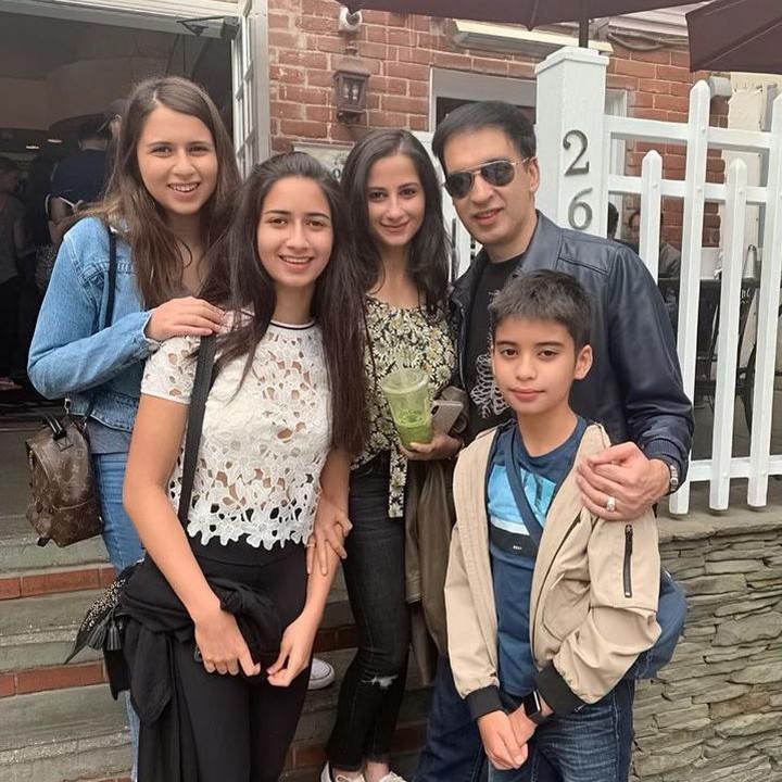 <p>Shania Punjabi juga sudah menjadi Bunda tiga anak, lho. Dari pernikahannya dengan Manoj, ia dikaruniai tiga anak yaitu Sairaa, Nayla, dan Rehaan. (Foto: Instagram @shania_punjabi)</p>