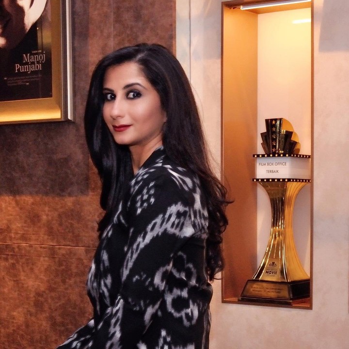 <p>Di usia yang hampir mencapai kepala lima, Shania Punjabi selalu tampil memukau di berbagai kesempatan, nih. Sebagai sosialita, gayanya selalu tampak elegan dan berkelas. (Foto: Instagram @shania_punjabi)</p>