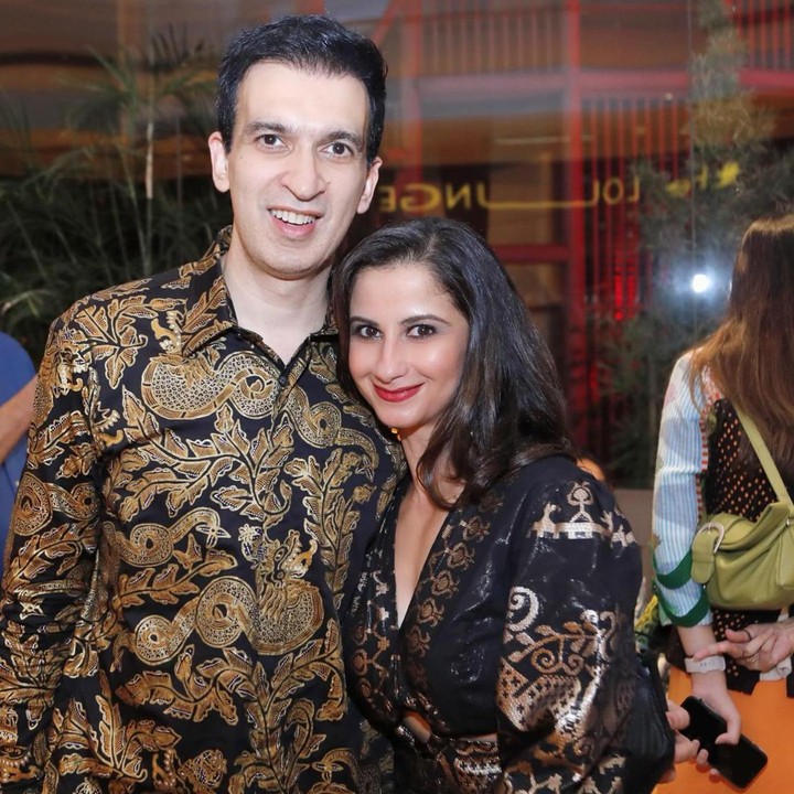 <p>Wanita bernama Shania Punjabi itu dinikahi oleh Manoj Punjabi pada 2000 silam. Shania selalu menemani sang suami di berbagai kesempatan. (Foto: Instagram @shania_punjabi)</p>