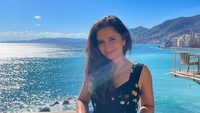 <p>Masih terlihat bugar dan awet muda, tak disangka bahwa Shania Punjabi sudah berkepala empat lho, Bunda. Ia sudah berusia 48 tahun. (Foto: Instagram @shania_punjabi)</p>