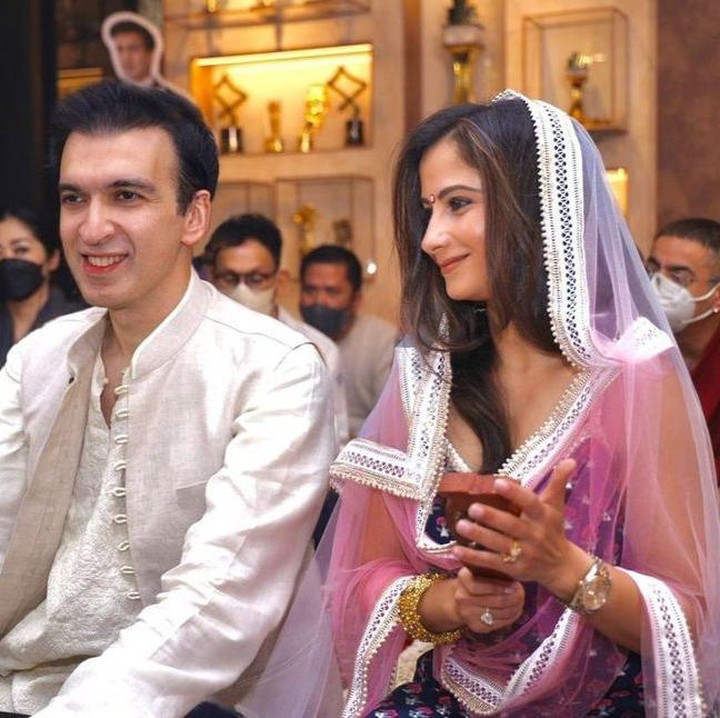 <p>Nama Manoj Punjabi sudah tak asing di industri film Tanah Air. Pria berdarah India itu merupakan produser terkemuka. Tak hanya kariernya, sosok istri Manoj Punjabi juga menuai sorotan publik. (Foto: Instagram @shania_punjabi)</p>