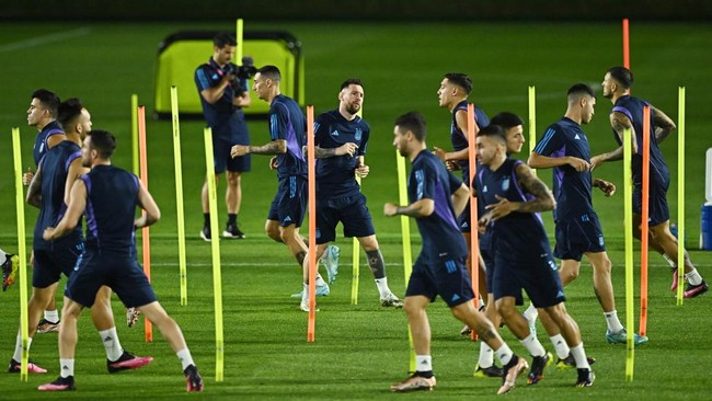 Beragam reaksi netizen muncul usai Argentina diisukan bakal menurunkan pemain pelapis saat melawan Timnas Indonesia di Jakarta pada 19 Juni nanti.