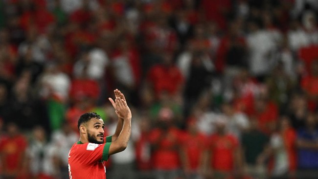 Gelandang Maroko Sofiane Boufal meminta maaf karena lupa menyebut Afrika dalam ucapan perayaan kemenangan usai lolos ke perempat final Piala Dunia 2022.