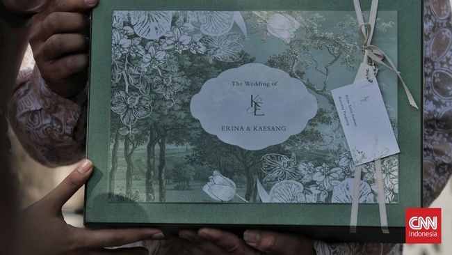 Pada hari pernikahannya, Erina Gudono akan didampingi sejumlah bridesmaid. Tak cuma mendampingi, mereka juga bakal mendapatkan suvenir cantik ini.