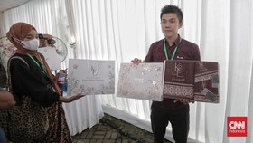 Handuk Berlogo K&E, Suvenir Prosesi Siraman Erina Gudono