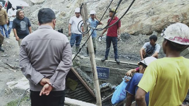 Polisi masih mendalami penyebab ledakan tambang batu bara milik PT Nusa Alam Lestari (NAL) yang terjadi di Kota Sawahlunto, Sumatera Barat, pada Jumat (9/12).