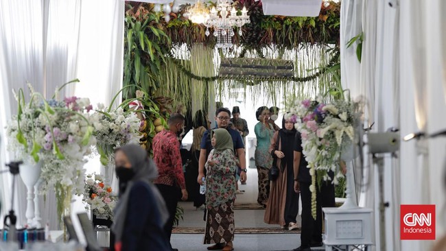 Menteri BUMN yang juga Ketua Pelaksana Pernikahan Kaesang-Erina, Erick Thohir juga terlihat memeriksa lokasi pernikahan Kaesang-Erina di Hotel Royal Ambarrukmo.
