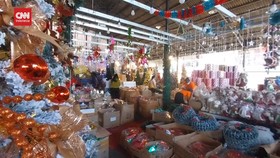 VIDEO: Pernak-pernik Natal Datangkan Cuan Ratusan Juta Rupiah