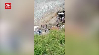 VIDEO: Momen Evakuasi Korban Tambang Batu Bara Sawahlunto yang Meledak