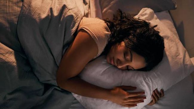 Ada beragam manfaat yang bisa diperoleh ketika tidur di kamar dengan suhu dingin mulai dari kualitas tidur lebih baik hingga risiko diabetes turun.