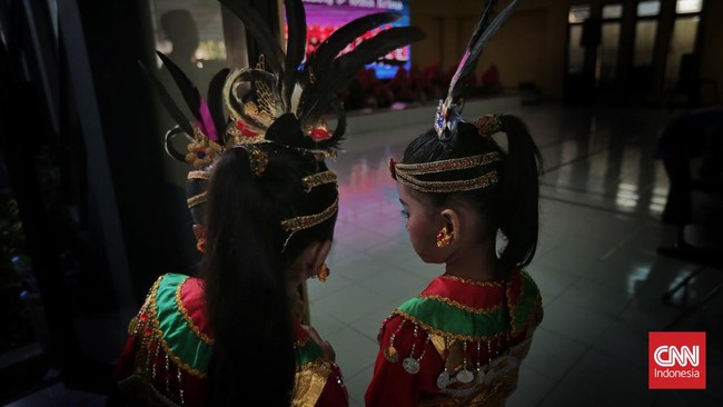 FOTO: Kemeriahan Pentas Seni Warga Sambut Pernikahan Kaesang-Erina