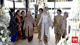 Erina Gudono Pakai Kebaya Rancangan Biyan saat Akad Nikah
